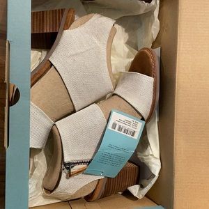 Toms Majorca cutout sandals. Women’s size 8.5